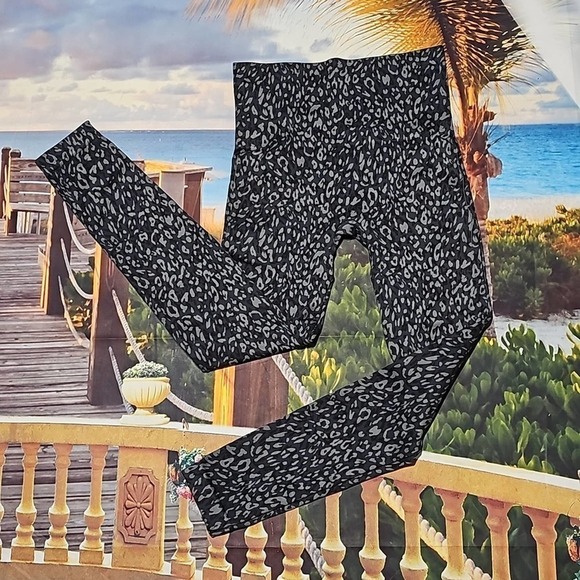 Spanx Leopard Print‎ Leggings Size Small - Picture 3 of 7